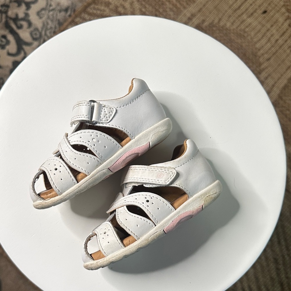 (5for$10) Stride Rite White Kids Sandals - Picture 5 of 7